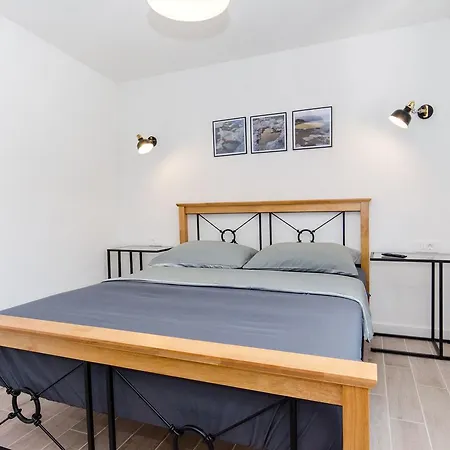 فيلة Rokova Vala *