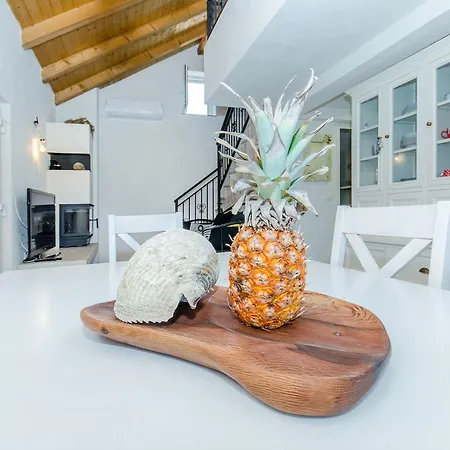 Rokova Vala فيلة سومارتين