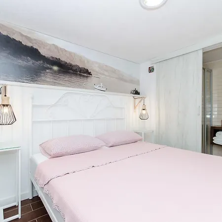 Rokova Vala سومارتين