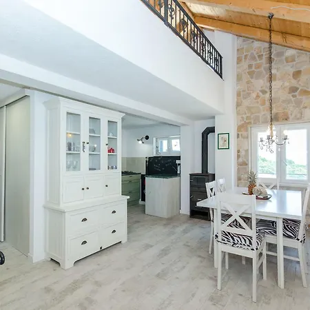 فيلة Rokova Vala *