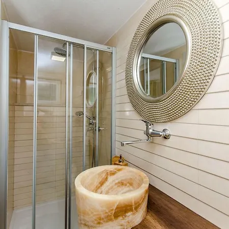 Rokova Vala فيلة سومارتين