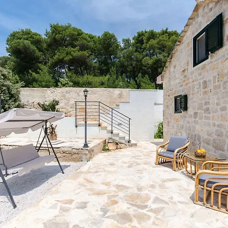 Rokova Vala فيلة سومارتين