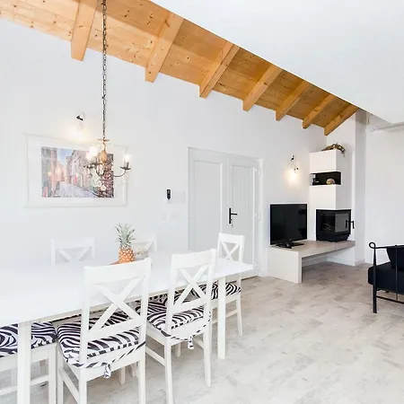 Rokova Vala * Sumartin