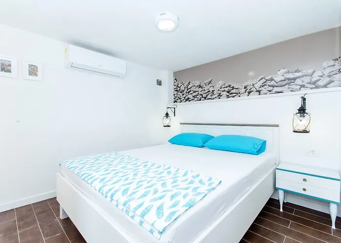 Rokova Vala Sumartin