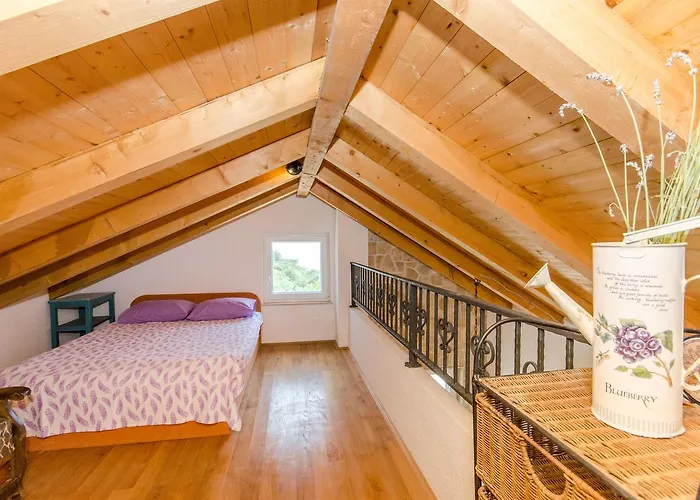 Rokova Vala * Sumartin