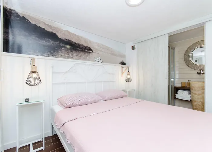 Rokova Vala Sumartin