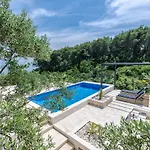 Rokova Vala Villa *